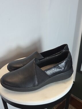 Clarks Black Slip-On Loafers with Subtle Metallic Accent Size 7.5
